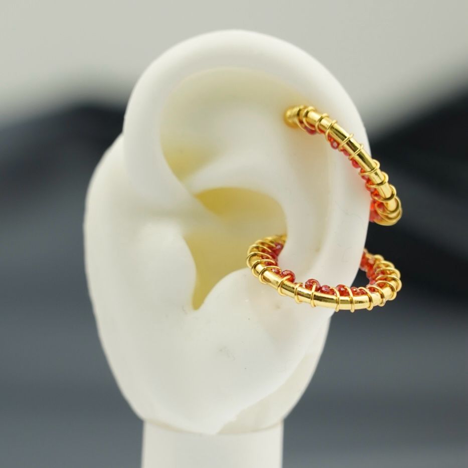 EARCUFF PIEDRAS ROJAS CON DORADO